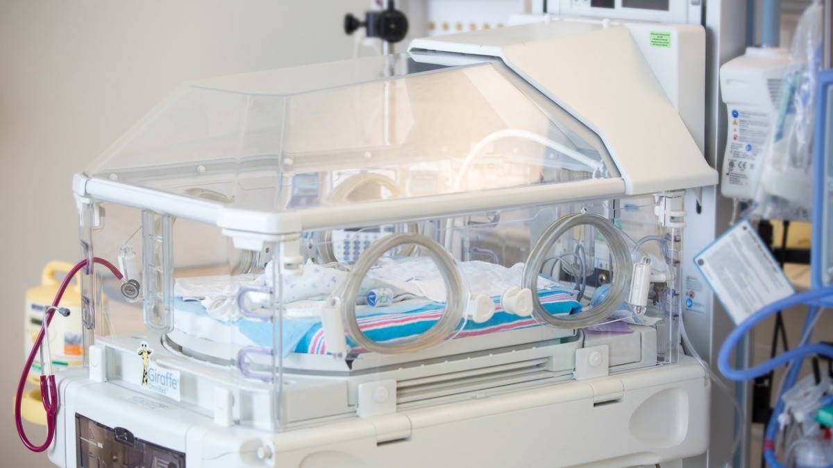 Hospitalizan a dos niños intoxicados con fentanilo; uno fallece