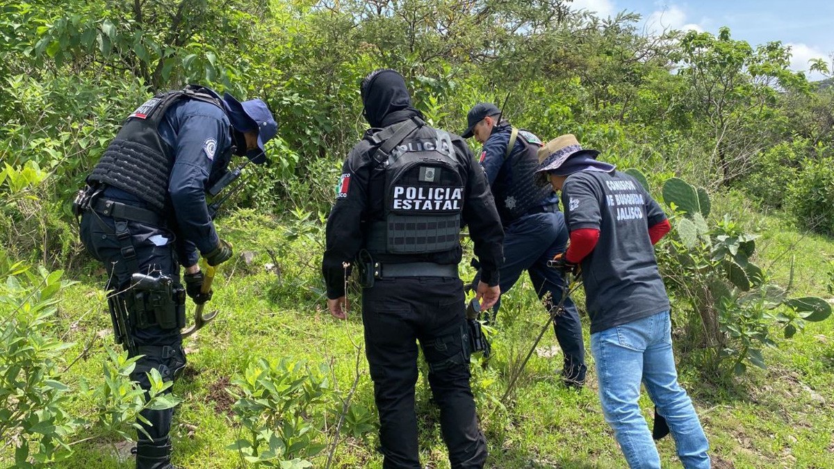 ¡Espeluznante! Perro paseaba con cráneo humano en el hocico