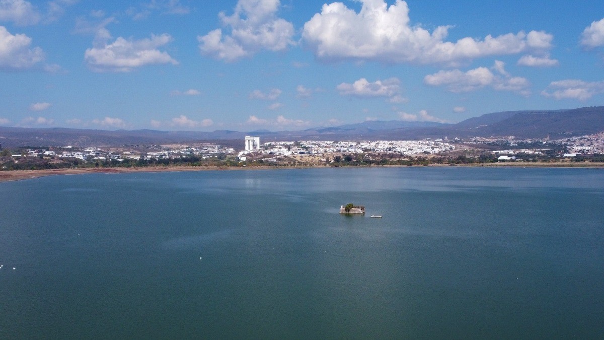 Sequía en la presa del Palote frena navegación de lanchas y botes durante el Festival Internacional del Globo