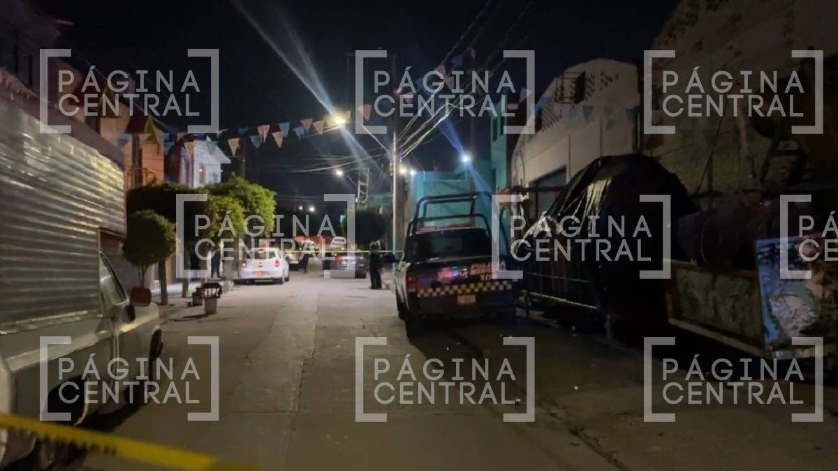 Disparan a pareja en su auto en Barrio de Santiago; hombre queda lesionado