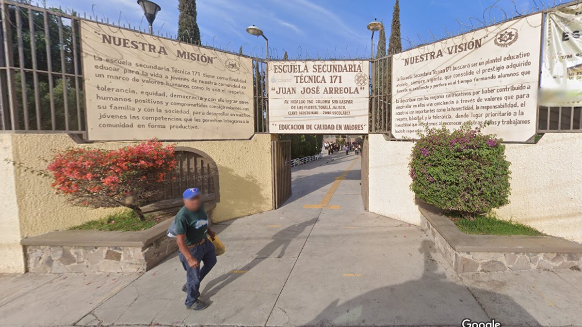 Balacera provoca pánico afuera de escuela secundaria; hay dos detenidos