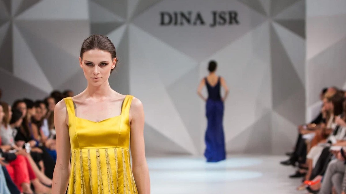 Esto gana una modelo de agencia al día, pero esto también tienen que soportar