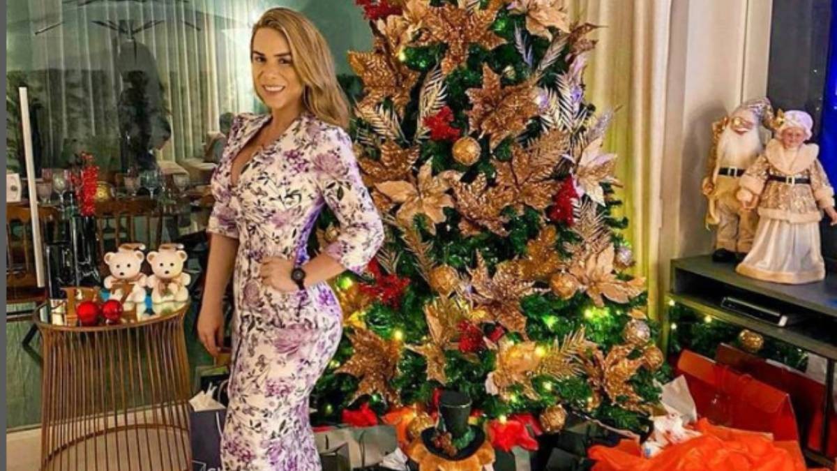 Influencer muere mientras decoraba árbol de Navidad; esto es lo que sabemos