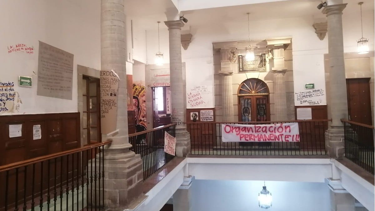 Movimiento Colmena 'choca' con rectora general de la Universidad de Guanajuato