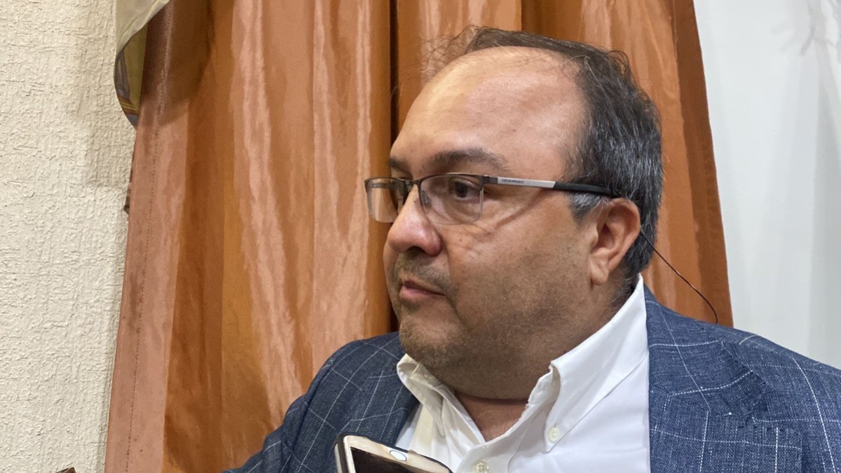 Cuestiona síndico 'el doblete' de Alejandro Arena en consejos de SAPAL y Canaco