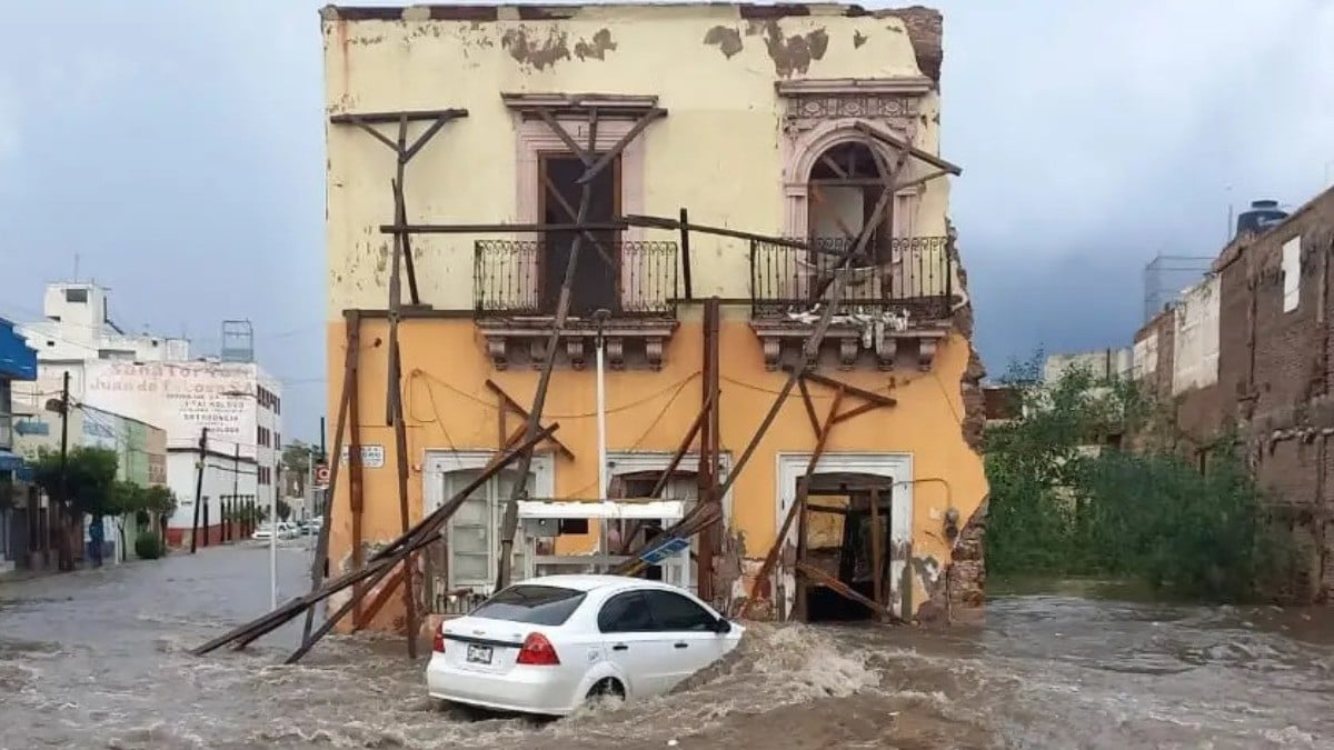 Lluvia derrumba casa de ancianitos y deja a Fresnillo bajo el agua