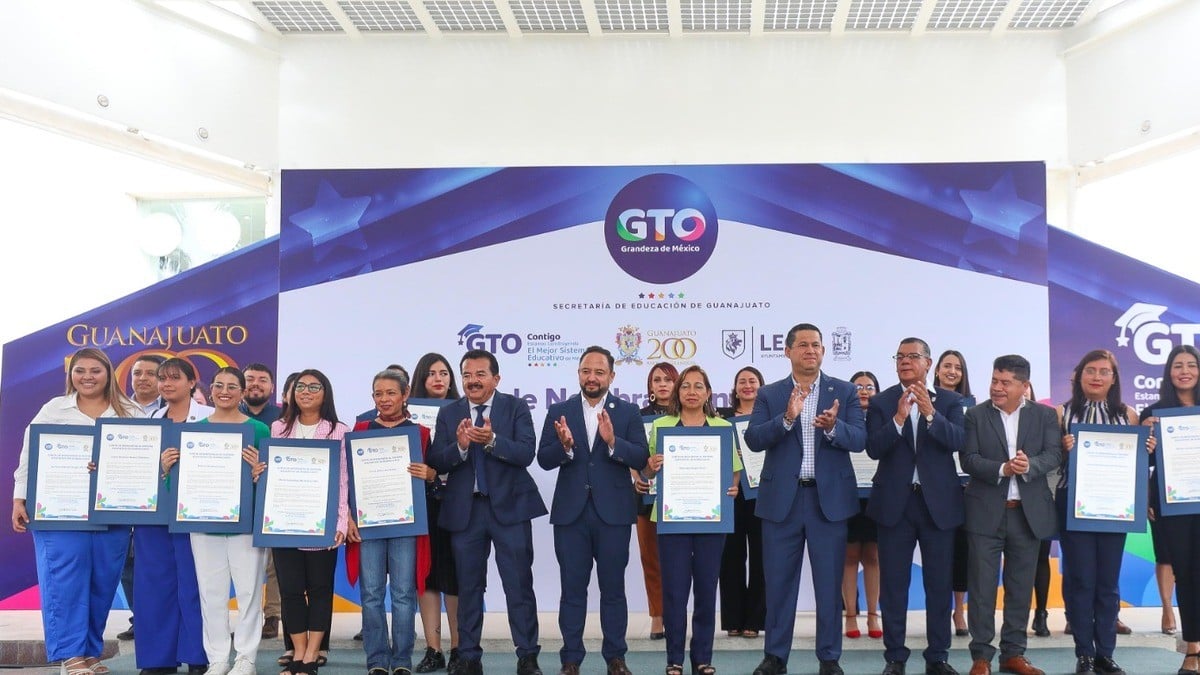 Acreditan oficialmente a 745 nuevos maestros para el estado