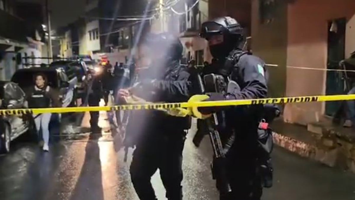 Policías estatales son emboscados con falsa llamada de emergencia; matan a tres