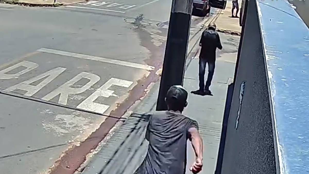 VIDEO Captan momento en que hombre mata de una patada a un discapacitado