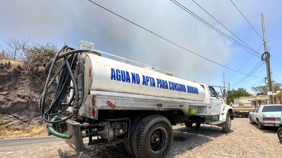 Así sea con pipas, gobierno estatal asegura agua para la población; invertirá mil millones de pesos