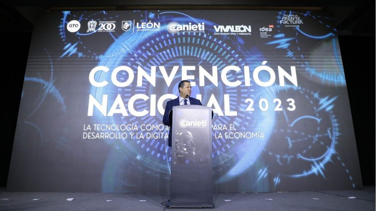 Gobernador exige a universidades crear carreras que sirvan a la transformación del estado