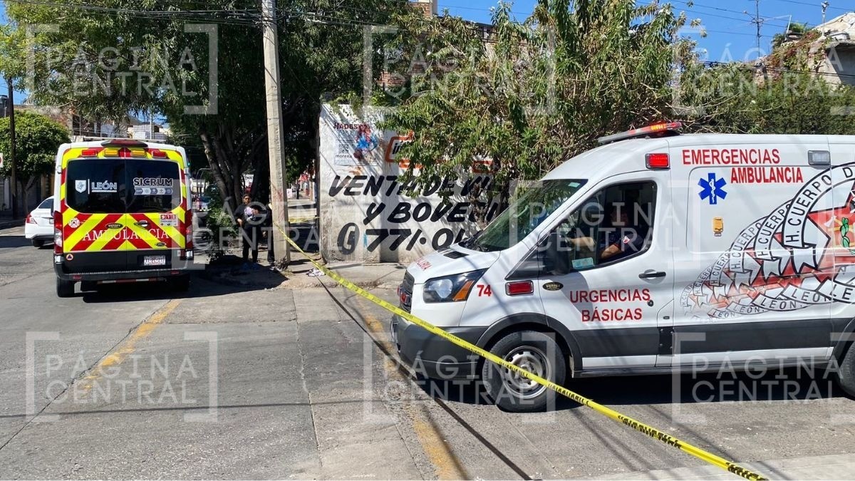 Balean a hombre en la Industrial; en el ataque cubre su cuello con la mano y salva su vida