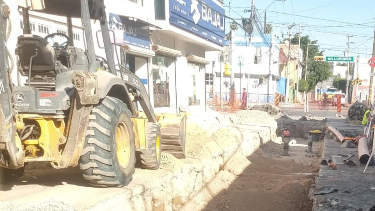 Renueva SAPAL red sanitaria en colonia Industrial y evita hundimientos