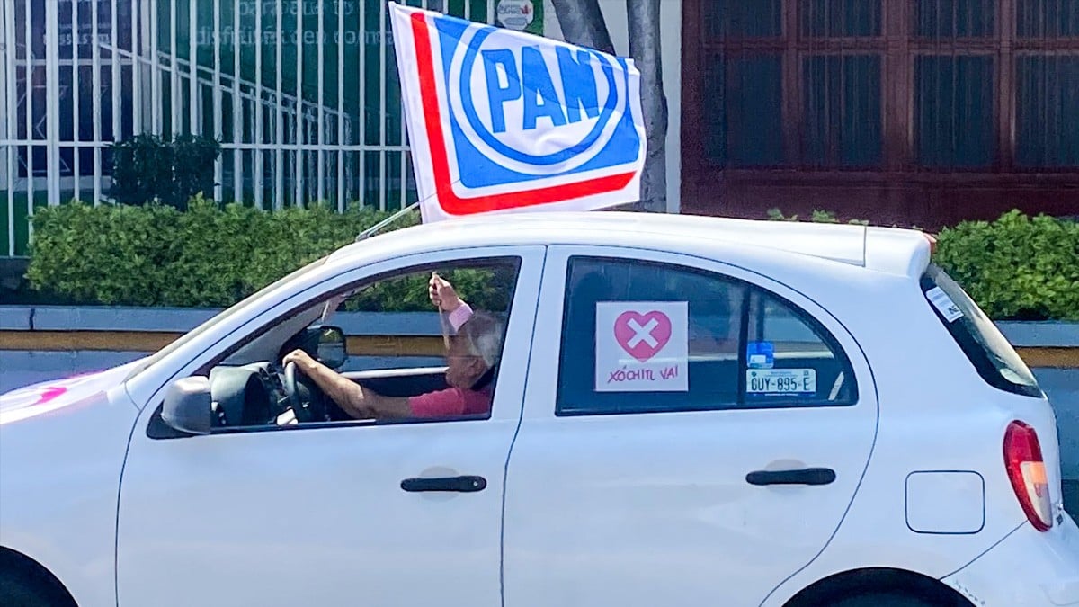 Caravana de la 'Fuerza Rosa' de Xóchitl Gálvez desquicia el tránsito en el López Mateos