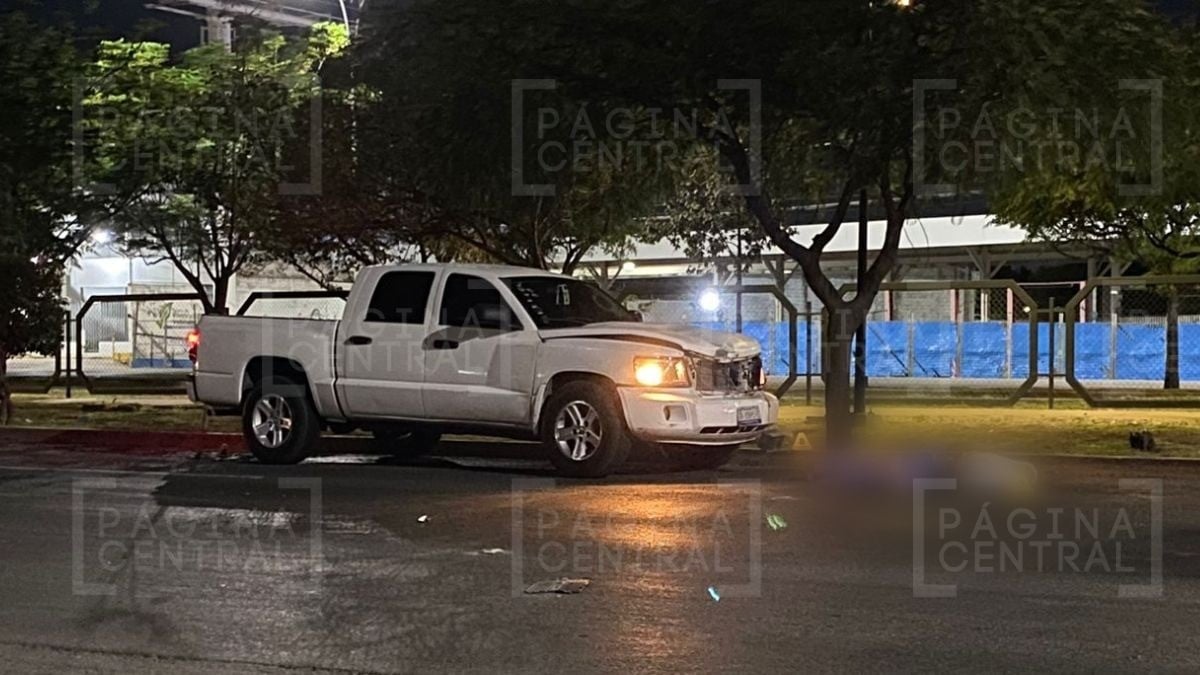 Joven se atraviesa corriendo el libramiento y unidad de la Policía lo atropella y lo mata