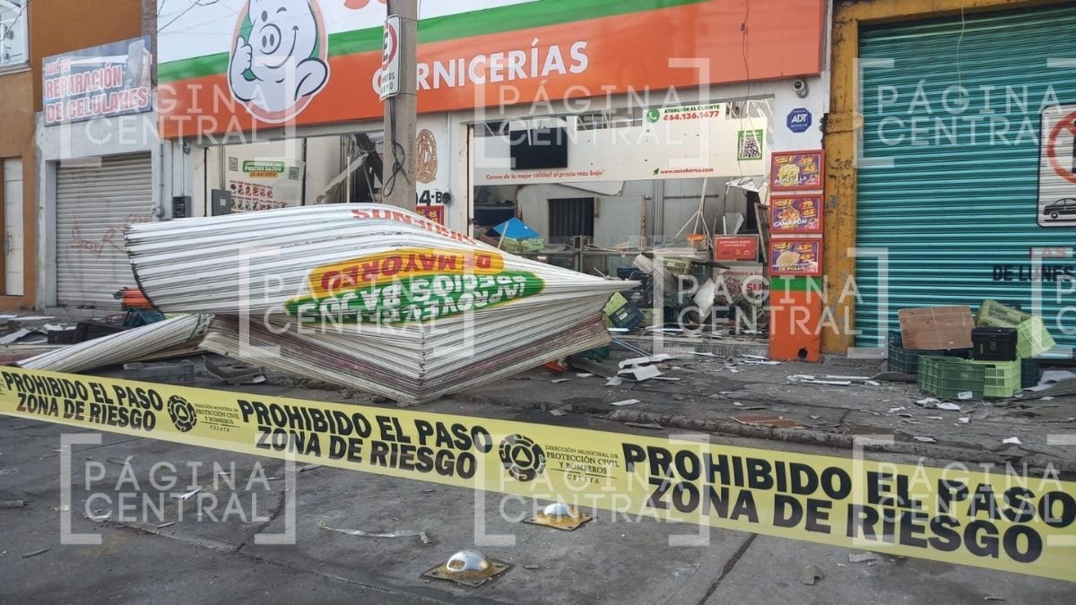 Explota carnicería, vuela cortina de metal y colapsa el techo