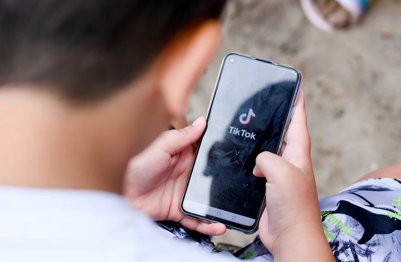 Pandemia y redes sociales aumentan problemas mentales en niños y adolescentes