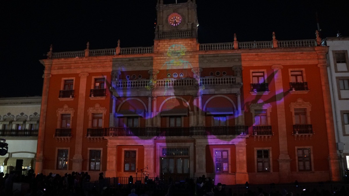 “Se incendia la presidencia”, gritan niños en el León Light Fest