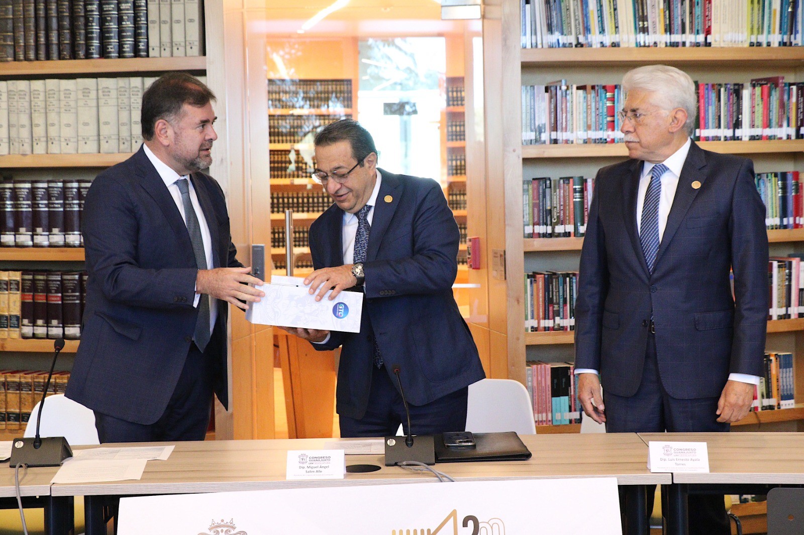 Entregan paquete fiscal 2024 por $117 mil millones; no se contempla nuevos impuestos