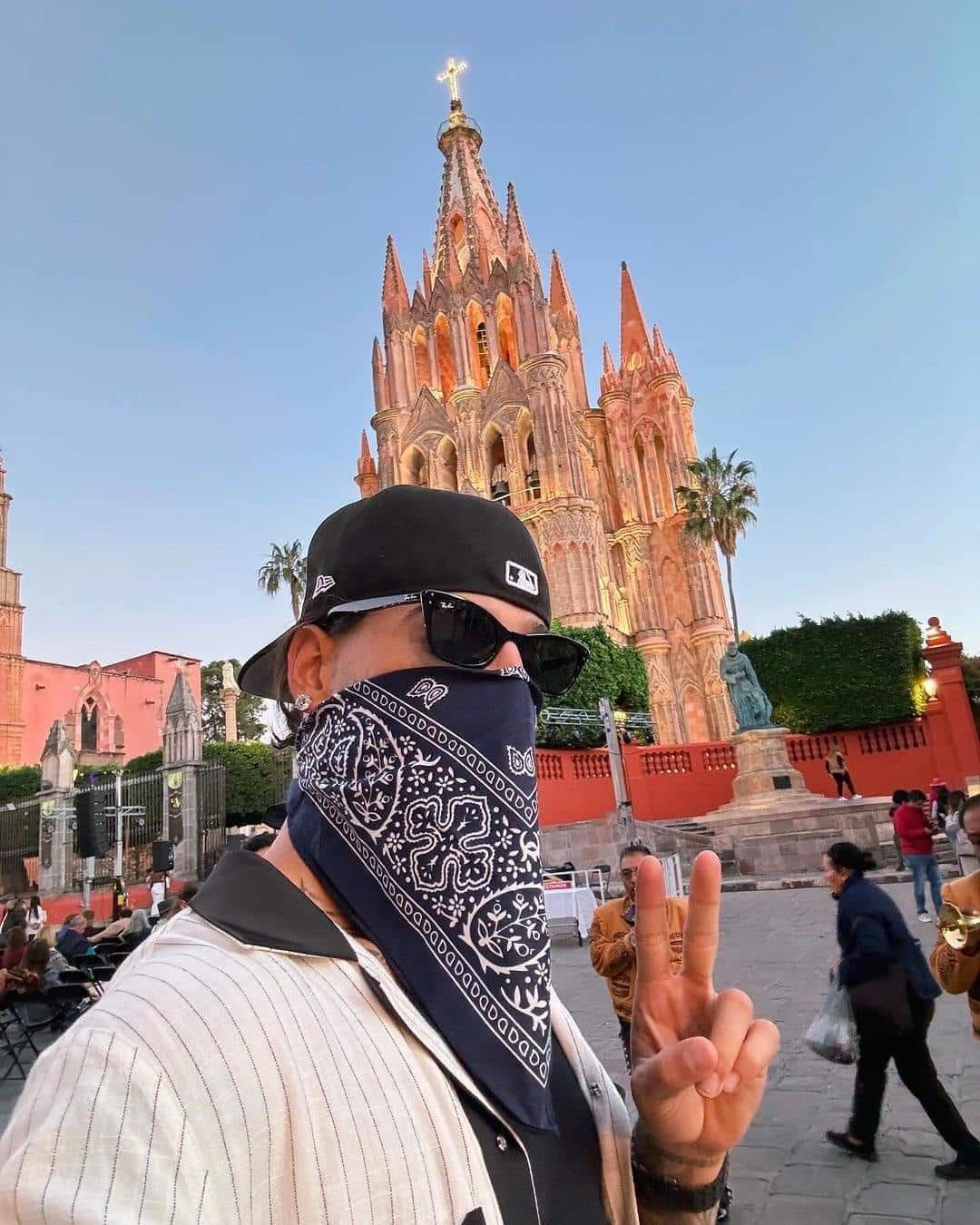 A ritmo de mariachi, así se divierte Maluma en San Miguel de Allende