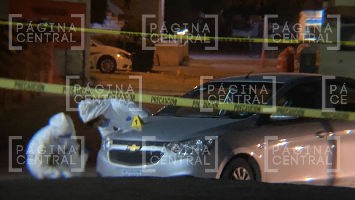 ¡Sale viva tras 8 balazos! La atacan al subir a Uber y conductor la lleva a pedir ayuda