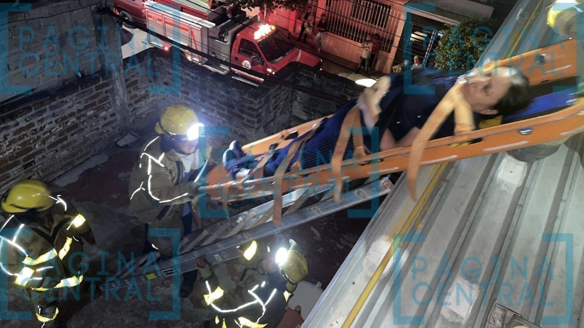 Mujer decoraba su casa en Vista Hermosa, toca cables de alta tensión y resulta herida