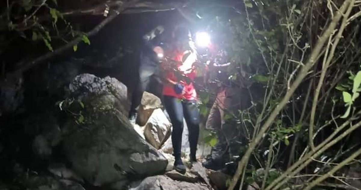 Grupo de 8 jóvenes buscaba escalar un cerro, pero terminan extraviados
