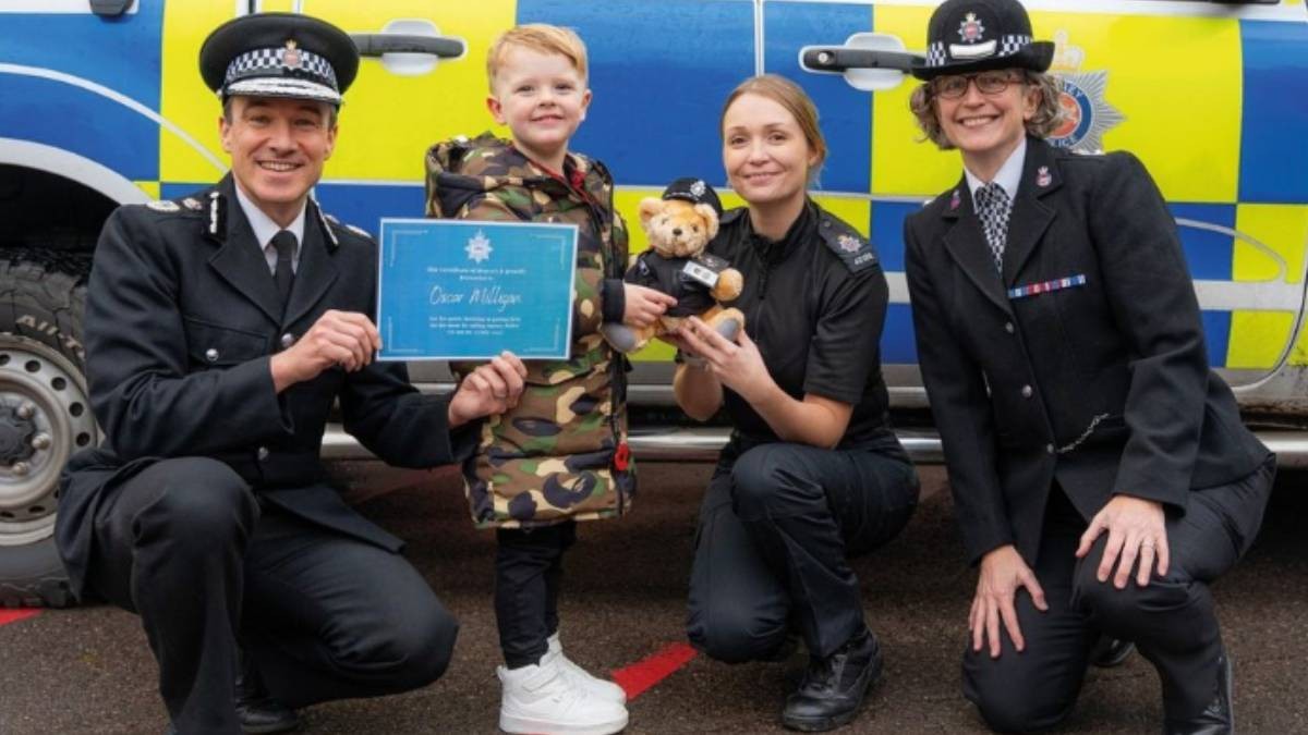Pequeño héroe: Niño de 3 años salva la vida de su madre y así lo premia la policía