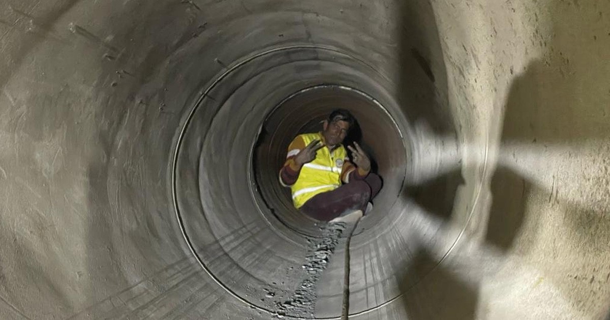 Tras 17 días, rescatan a 41 obreros que quedaron atrapados en un túnel