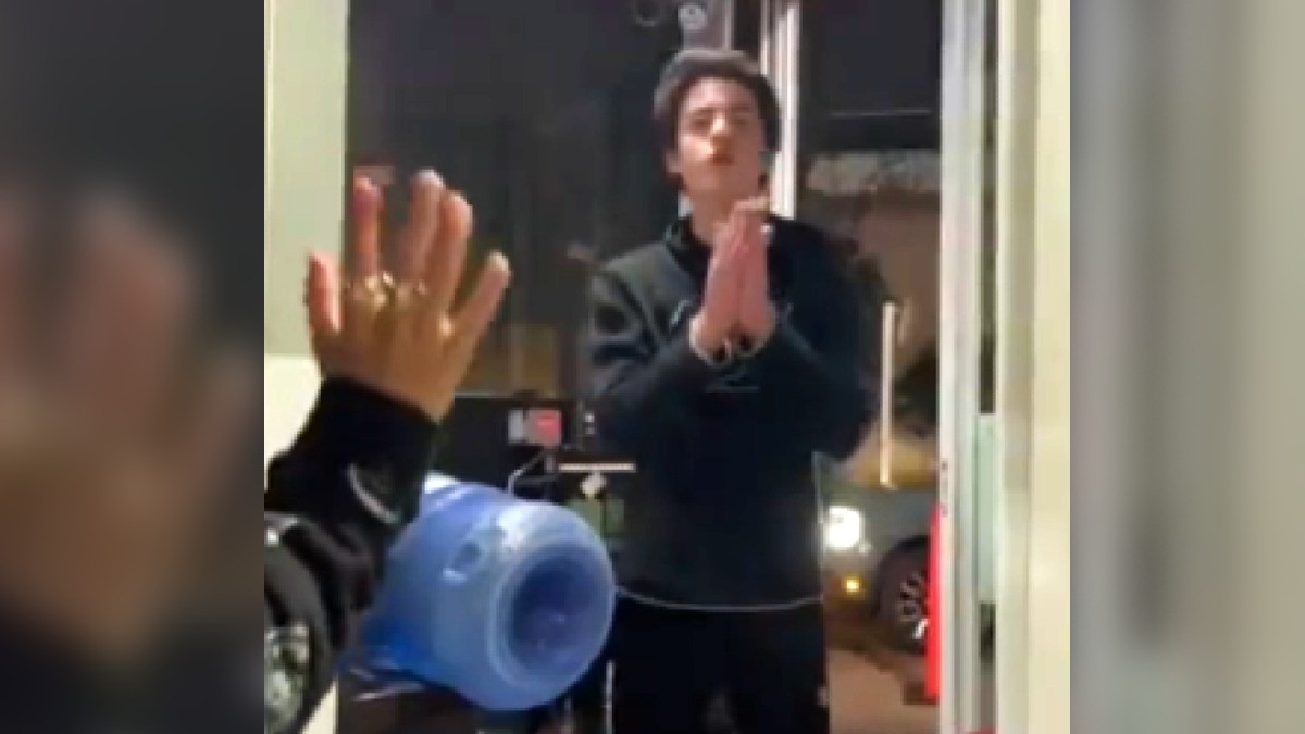 VIDEO 'Por favor, no me grabes': Joven agrede brutalmente a guardia de seguridad