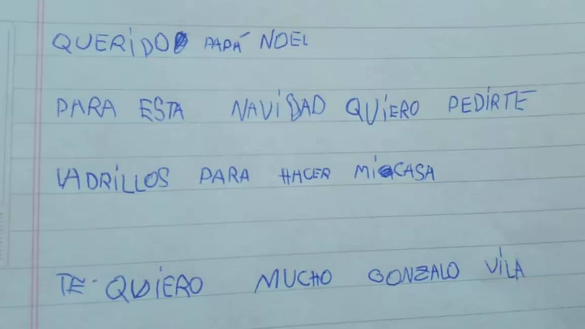 Familia pierde casa en incendio y niño pide ladrillos a Santa Claus para recuperarla