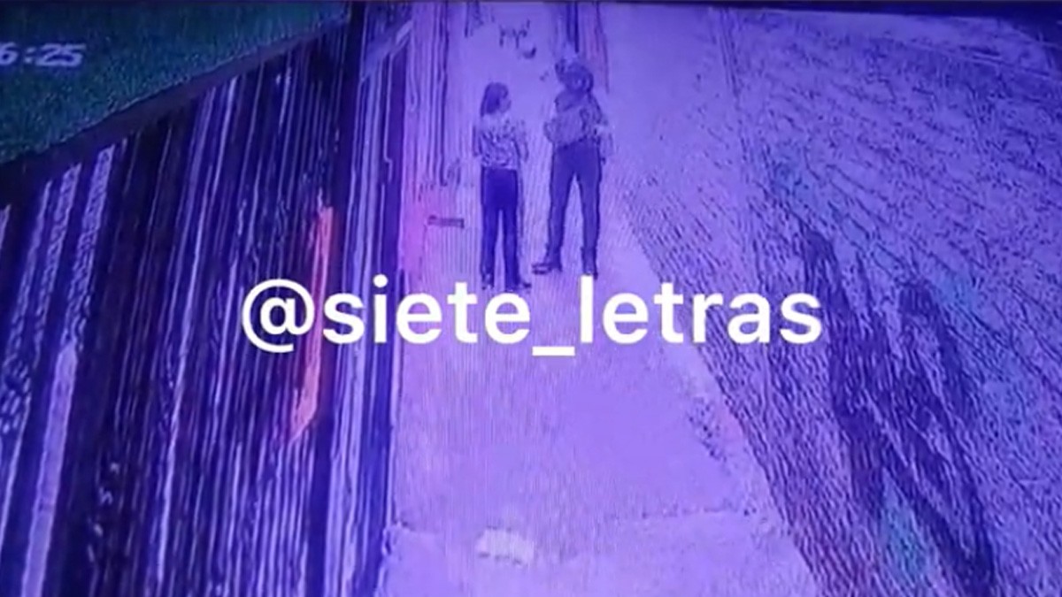 VIDEO 'Ayuda, ayuda': Joven clama por auxilio mientras repartidor se aprovecha de ella