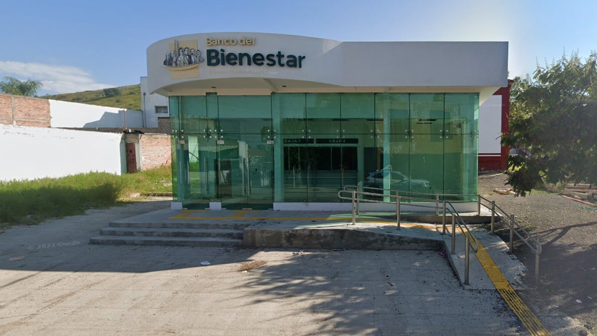 Asaltantes armados irrumpen en Banco del Bienestar y roban medio millón de pesos