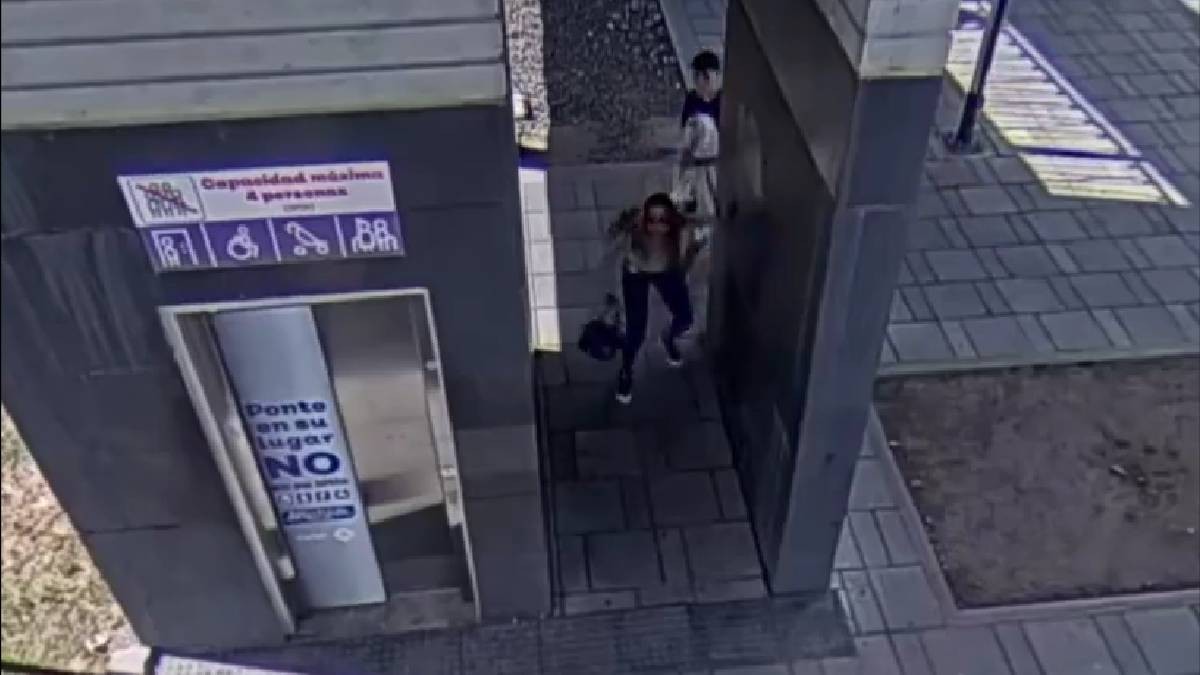 VIDEO Jóvenes se salvan apenas de ser arrollados por camioneta de valores