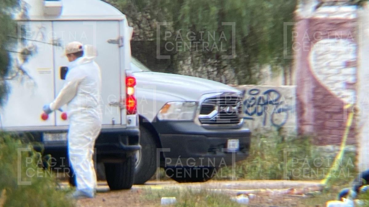 Hallan cadáver encobijado y maniatado en baldío cerca del panteón de San Sebastián