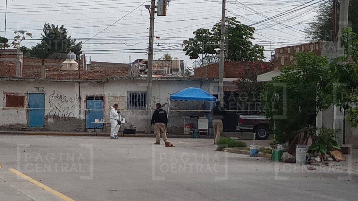 Atacan a balazos a taquero frente a los aterrados comensales