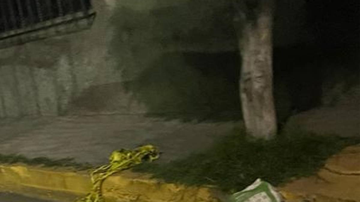 Hombres viajaban con el cadáver de una mujer en moto y los detiene la policía