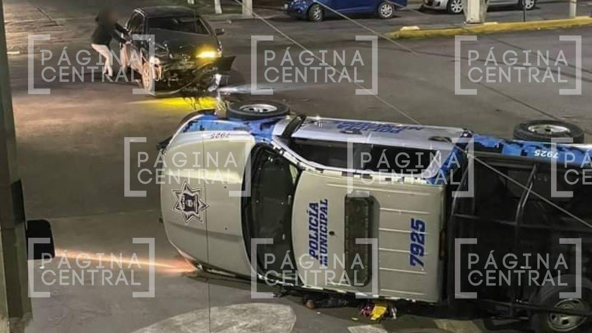 VIDEO Patrulla choca y vuelca cuando iban a atender reporte y quedan 2 lesionados