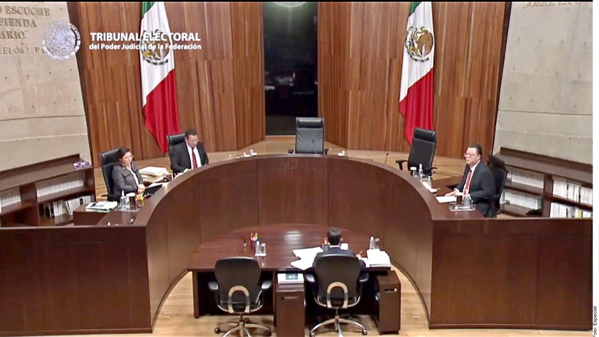 Acorralan en TEPJF a Magistrado Reyes