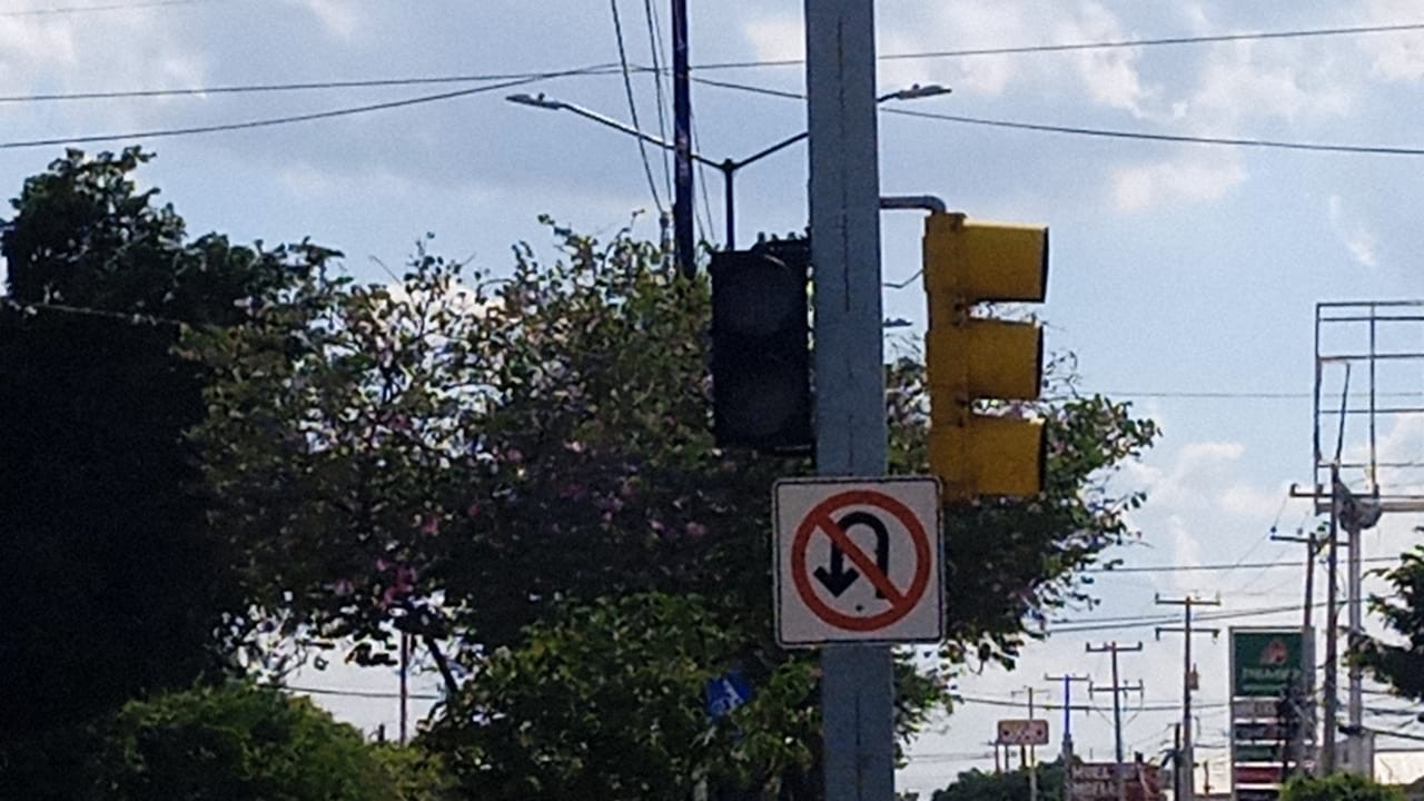 Reportan semáforos apagados para ciclistas en bulevar Francisco Villa