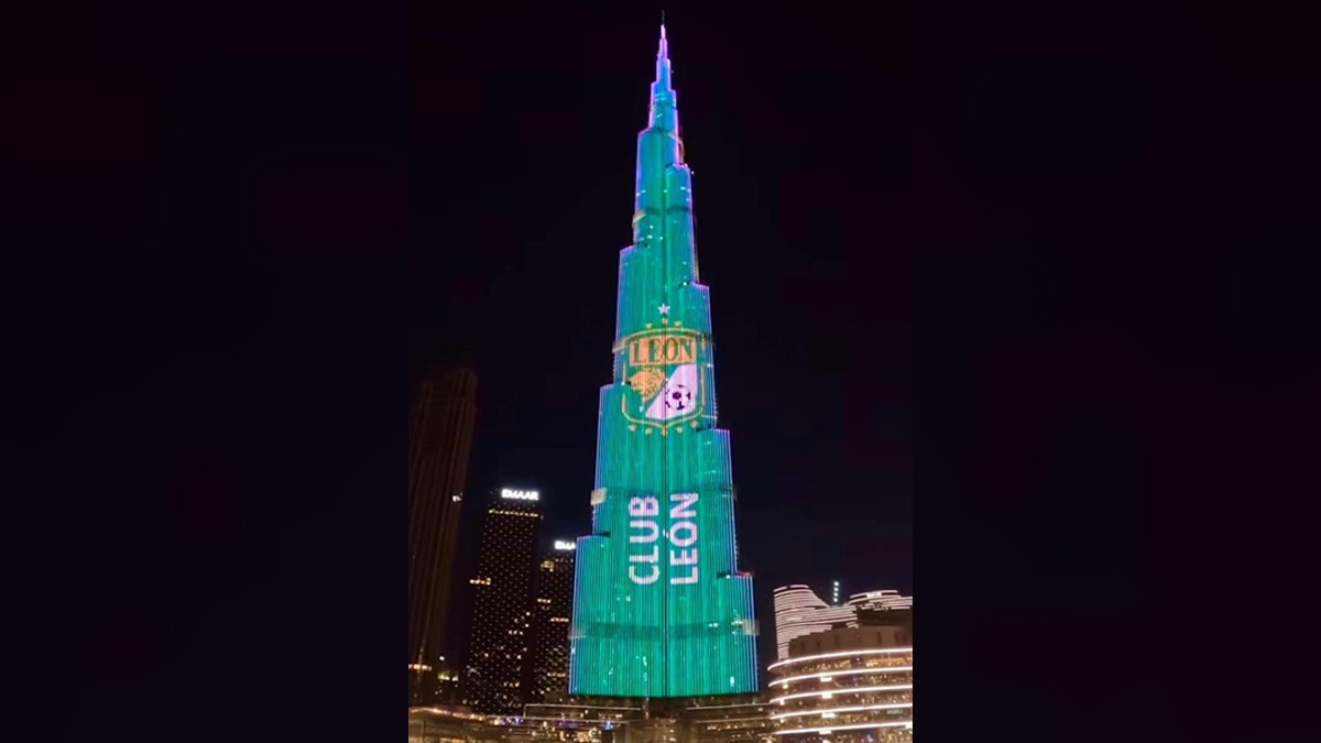VIDEO: Escudo del Club León ilumina rascacielos árabe