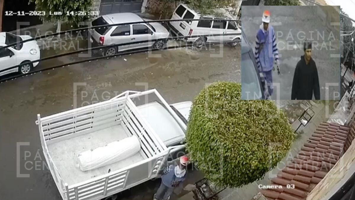 VIDEO Captan momento justo del robo de una camioneta en Valle Dorado