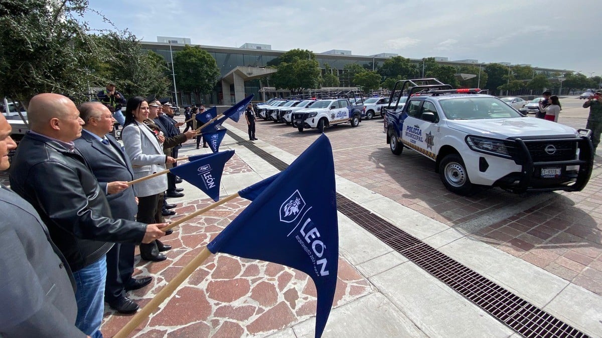 Llegó Santa antes de Navidad y equipa a la Policía Municipal de León