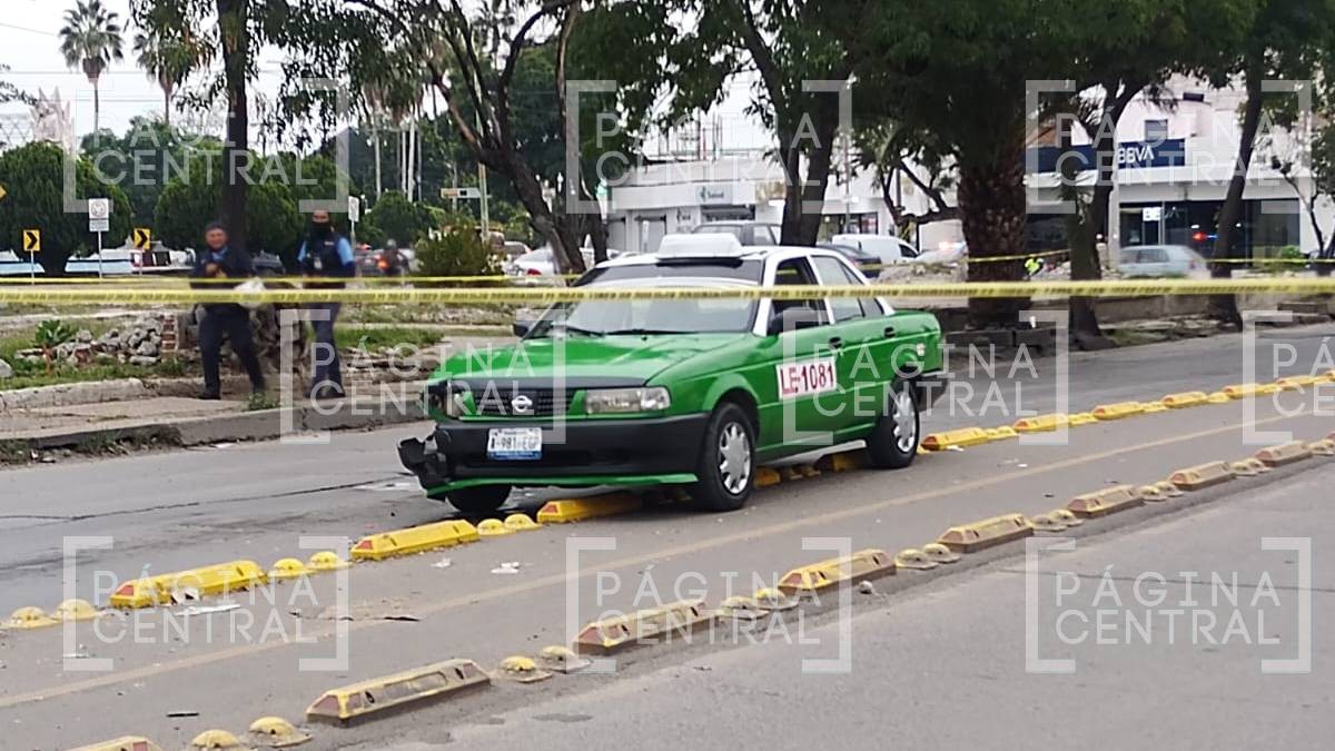 Taxista sufre infarto y choca contra auto sobre Prolongación Juárez