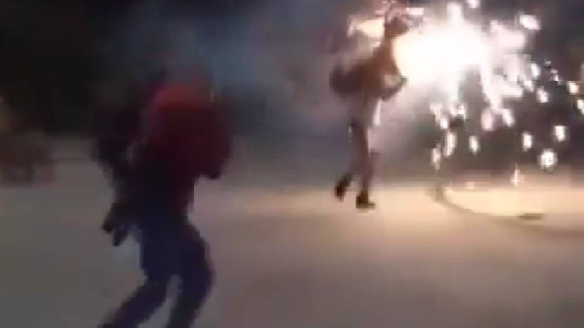 VIDEO Todos bailaban con el torito en fiesta patronal y de pronto explota y mata a 3