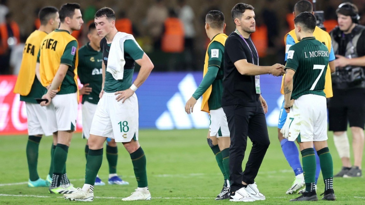 Larcamón ofrece disculpas: “Nos vamos con un dolor grande”