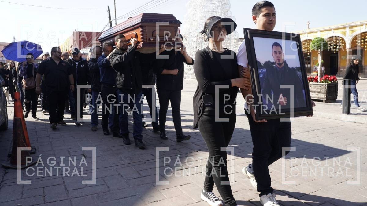 Despiden a 7 jóvenes asesinados en masacre en posada en Salvatierra