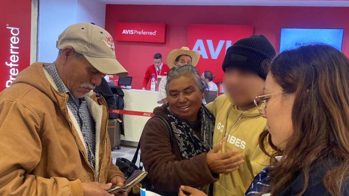 Cristian, hijo de migrantes, se encuentra con sus abuelos por primera vez