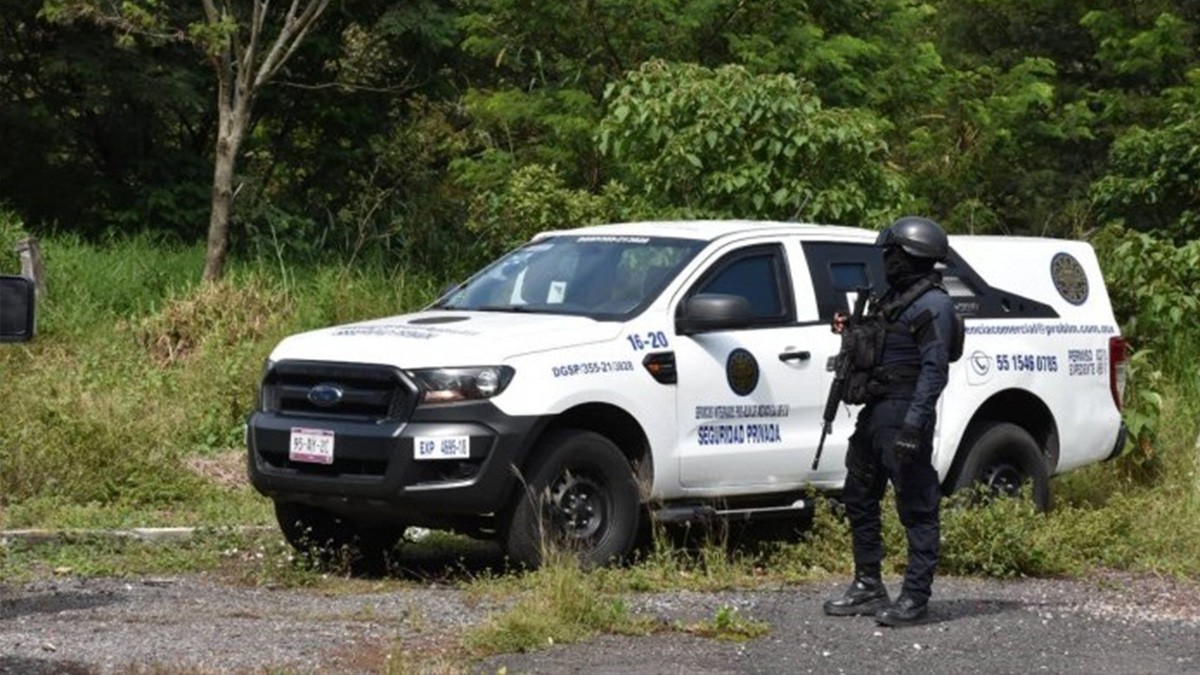 Trabajadores de empresa de valores se detienen en un Oxxo... ¡y les roban 5 millones!