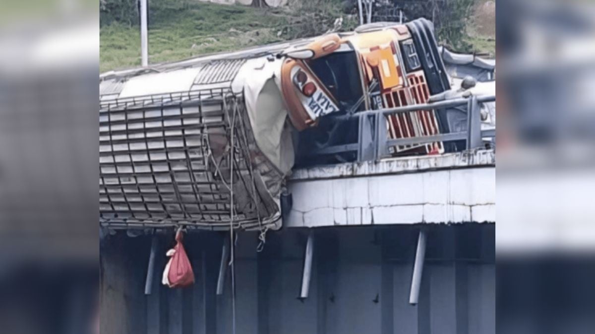 VIDEO ¡Camionazo! Mueren 16 pasajeros entre los cuales había varios niños y hay más heridos